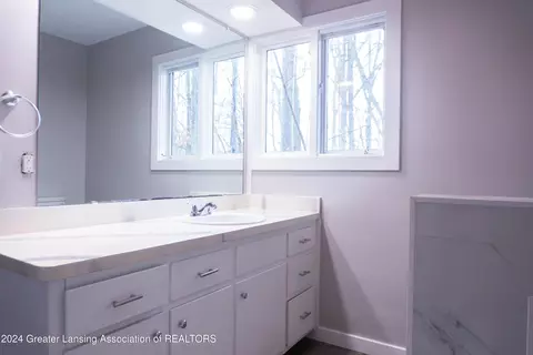 Bath - 6560 E Galway Cir, Dimondale, MI 48821 photo 1 of 5