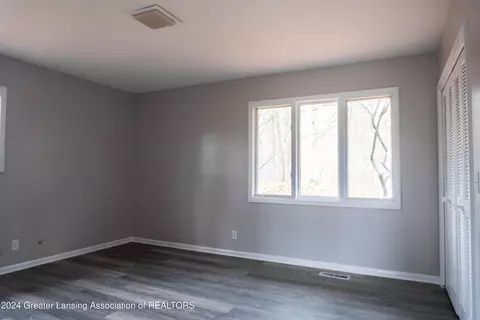 Bedroom - 6560 E Galway Cir, Dimondale, MI 48821 photo 6 of 6