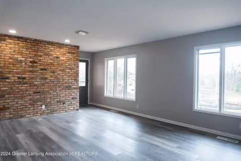 Living - 6560 E Galway Cir, Dimondale, MI 48821 photo 11 of 18