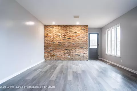 Living - 6560 E Galway Cir, Dimondale, MI 48821 photo 12 of 18
