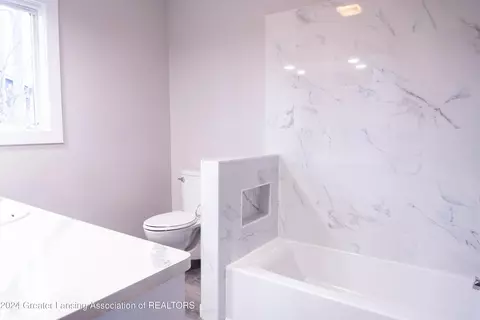 Bath - 6560 E Galway Cir, Dimondale, MI 48821 photo 2 of 5