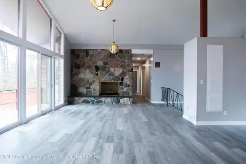 Living - 6560 E Galway Cir, Dimondale, MI 48821 photo 4 of 18
