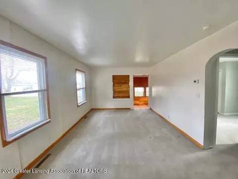 Living - 11370 S Us 27, Dewitt, MI 48820 photo 2 of 3