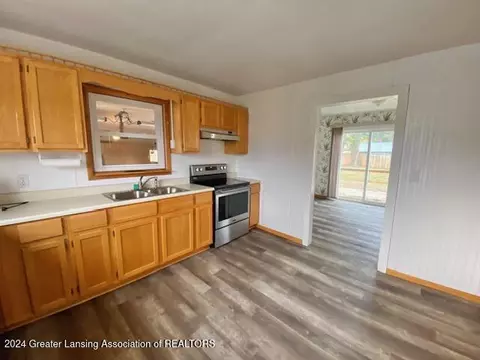 Kitchen - 11370 S Us 27, Dewitt, MI 48820 photo 4 of 5