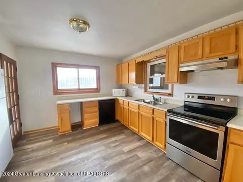 Kitchen - 11370 S Us 27, Dewitt, MI 48820 photo 1 of 5