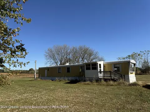 5885 S Royston Rd, Eaton Rapids, MI 48827
