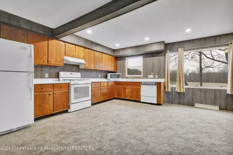 Kitchen - 11760 S Us 27, Dewitt, MI 48820 photo 1 of 2