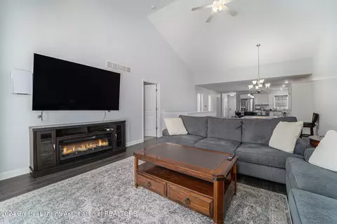 4015 Eastbridge Cir, Stockbridge, MI 49285