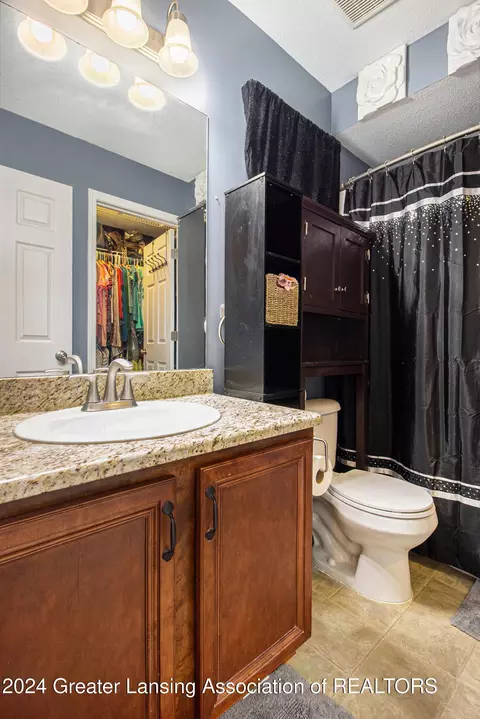 Bath - 1283 Evans St, Mason, MI 48854 photo 1 of 2