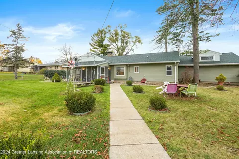Exterior - 4327 Gladys Dr, Lansing, MI 48917 photo 12 of 15