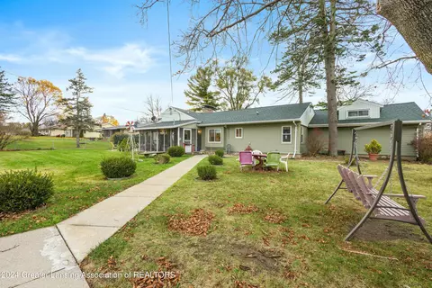 Exterior - 4327 Gladys Dr, Lansing, MI 48917 photo 11 of 15