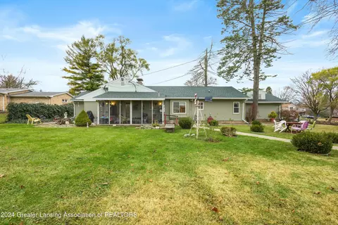Exterior - 4327 Gladys Dr, Lansing, MI 48917 photo 14 of 15