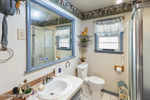 Bath - 4327 Gladys Dr, Lansing, MI 48917 photo 2 of 3