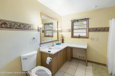 Bath - 4327 Gladys Dr, Lansing, MI 48917 photo 3 of 3