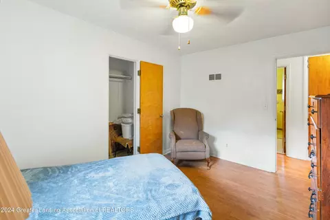 Bedroom - 4327 Gladys Dr, Lansing, MI 48917 photo 4 of 6