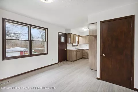 Entry Way - 7019 S Ainger Rd, Olivet, MI 49076 photo 2 of 4