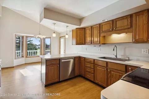 Kitchen - 1787 Killarney Dr, Holt, MI 48842 photo 4 of 4