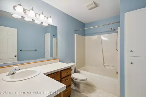 Bath - 1787 Killarney Dr, Holt, MI 48842 photo 3 of 4
