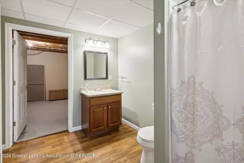 Bath - 1787 Killarney Dr, Holt, MI 48842 photo 4 of 4