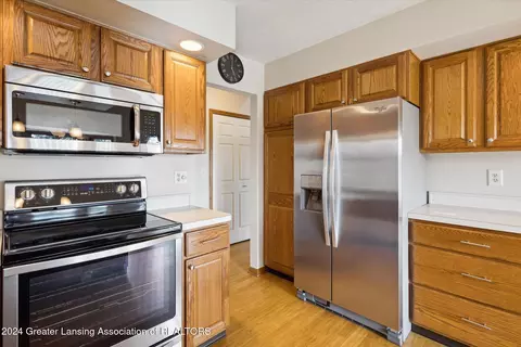 Kitchen - 1787 Killarney Dr, Holt, MI 48842 photo 2 of 4