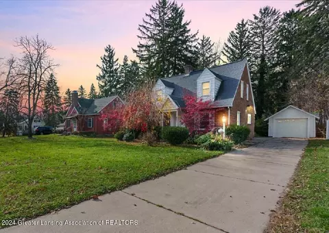 733 Bretton Rd, Lansing, MI 48917
