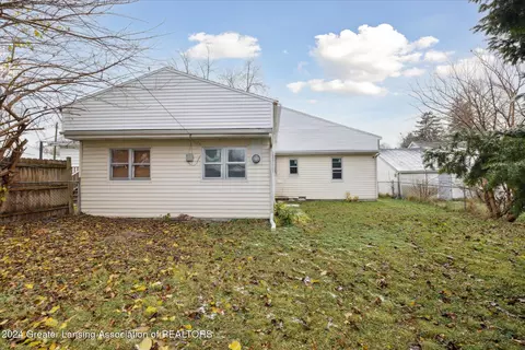 Exterior - 637 E Willard Ave, Lansing, MI 48910 photo 2 of 4