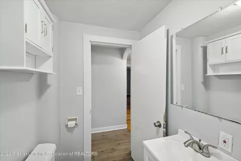 Entry Way - 637 E Willard Ave, Lansing, MI 48910 photo 5 of 5