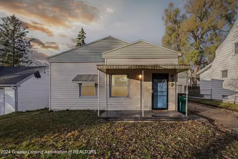 637 E Willard Ave, Lansing, MI 48910