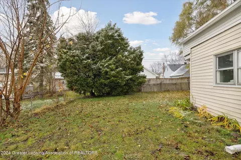 Exterior - 637 E Willard Ave, Lansing, MI 48910 photo 4 of 4