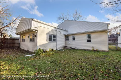 Exterior - 637 E Willard Ave, Lansing, MI 48910 photo 3 of 4