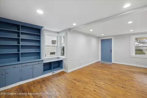 Living - 637 E Willard Ave, Lansing, MI 48910 photo 1 of 1