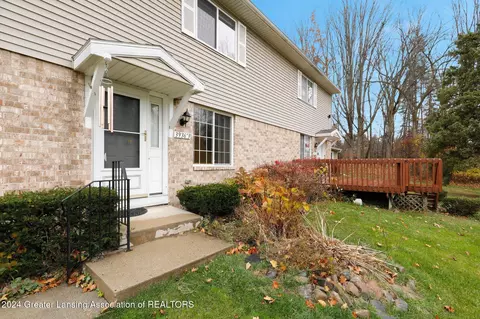 3936 Hunters Ridge Dr #3, Lansing, MI 48911