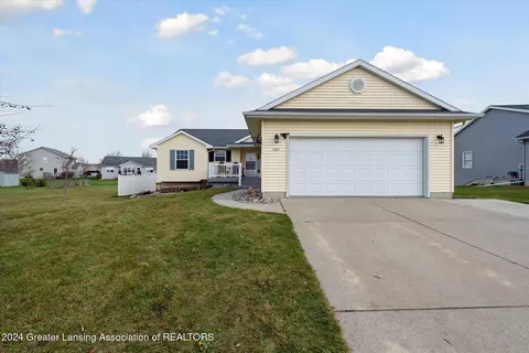 1104 Chalen Dr, Saint Johns, MI 48879