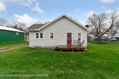 216 W Naldrett St, Middleton, MI 48856