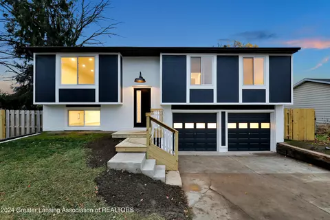 1041 Coolidge Rd, Lansing, MI 48912