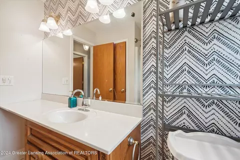 Bath - 2532 Lafayette Ave, Lansing, MI 48906 photo 2 of 2