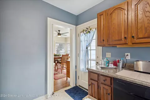Entry Way - 109 S Wisner St, Jackson, MI 49203 photo 3 of 7