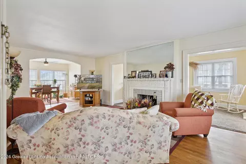 Living - 109 S Wisner St, Jackson, MI 49203 photo 1 of 2