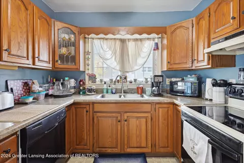 Kitchen - 109 S Wisner St, Jackson, MI 49203 photo 2 of 4
