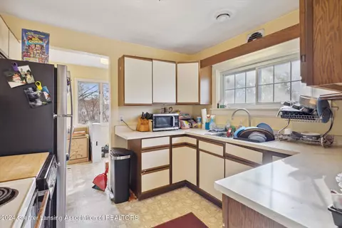 Kitchen - 109 S Wisner St, Jackson, MI 49203 photo 3 of 4