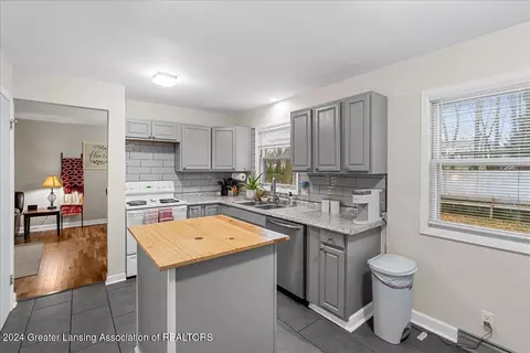 2280 Pine Tree Rd, Holt, MI 48842 photo 8