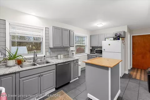 2280 Pine Tree Rd, Holt, MI 48842 photo 10