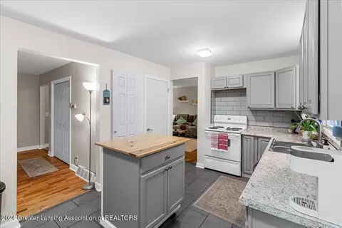 2280 Pine Tree Rd, Holt, MI 48842 photo 11