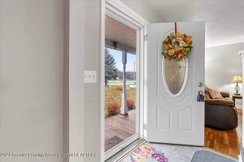 2280 Pine Tree Rd, Holt, MI 48842 photo 4