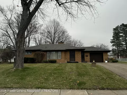 1011 E Colonial Park Dr, Grand Ledge, MI 48837