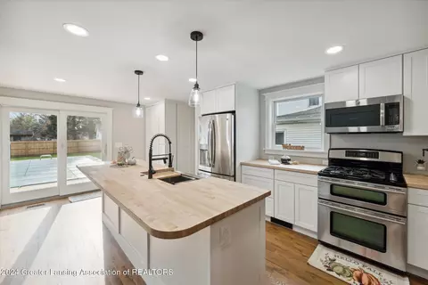 220 Adelaide St, Maple Rapids, MI 48853