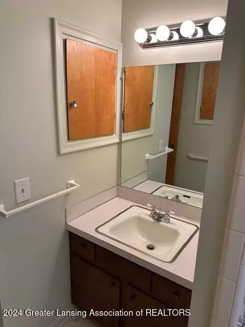 304 Elmshaven Dr, Lansing, MI 48917 photo 14