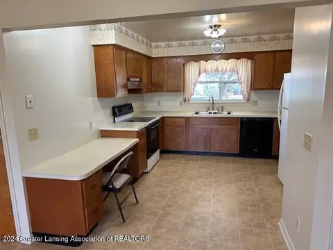 304 Elmshaven Dr, Lansing, MI 48917 photo 10