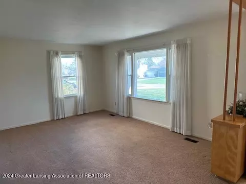 304 Elmshaven Dr, Lansing, MI 48917 photo 4