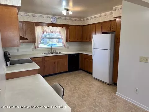 304 Elmshaven Dr, Lansing, MI 48917 photo 9